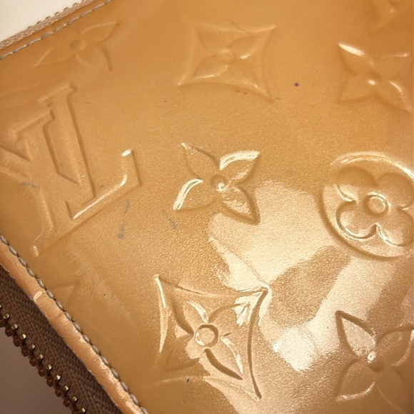 ⭐️ Louis Vuitton Authentic tan/butterscotch zippy Vernis wallet GUC - Picture 3 of 16